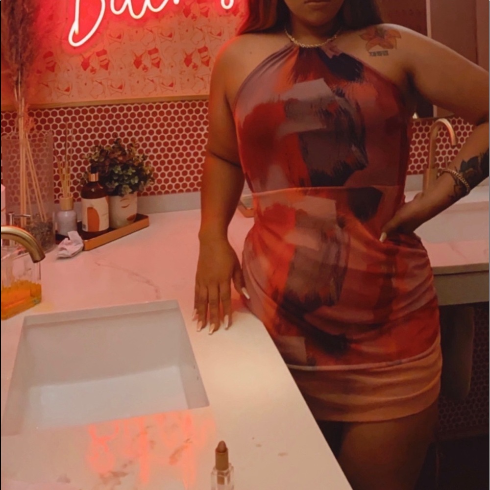 PrettyLittleThing Pink Abstract Print Halterneck Bodycon Dress